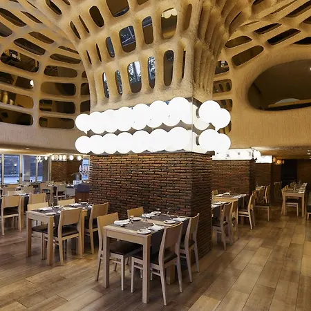 Hotel Alcazar &
