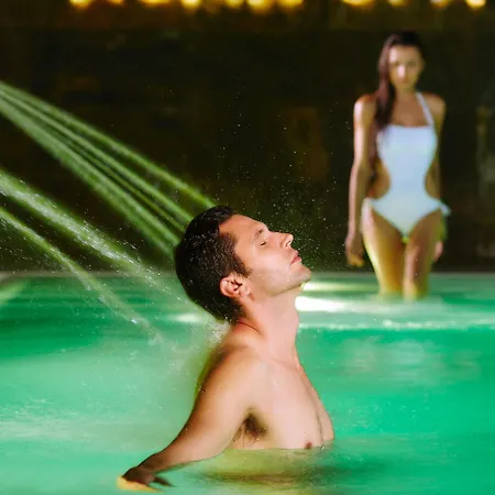 Hotel Alcazar & 4*