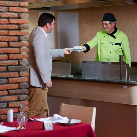 Hotel Alcazar Hotel&spa 4*