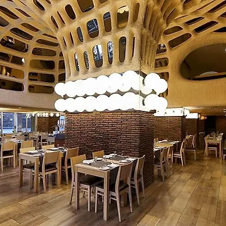 Hotel Alcazar & 4*