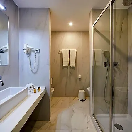 Alcazar & Hotel 4*